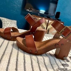 Dunes Women's Sydney Faux Wood Sandal +Memory Foam Insole & LiteSole SIZE:8